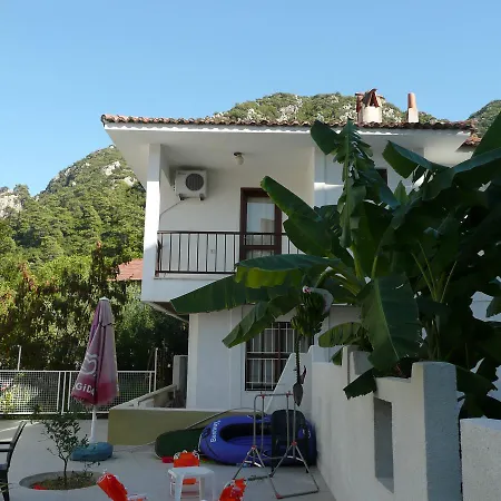 White 빌라 말마리스